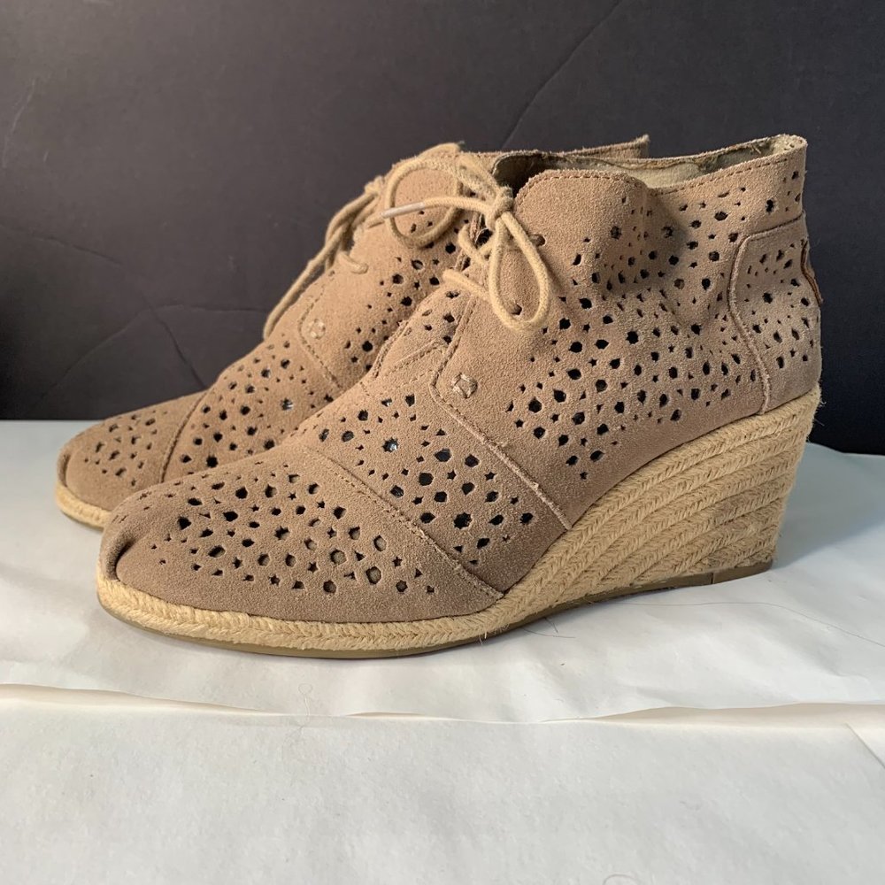 TOMS Toffee Brown Perforated Leaf Suede Wedges Lace up Ankle Booties SIZE 6M